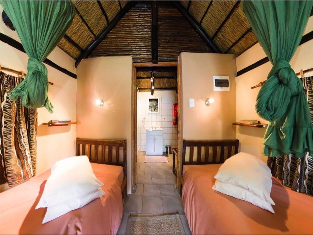 Ombinda Country Lodge Outjo Zimmer foto